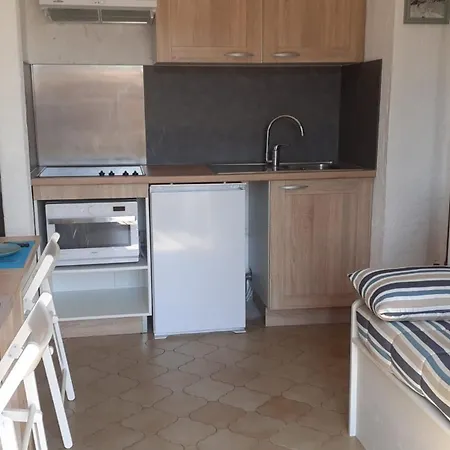 De Avec Jardin Apartment *