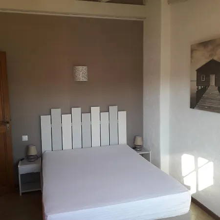 De Avec Jardin Apartment